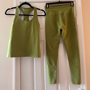 Beyond Yoga Set size Medium
